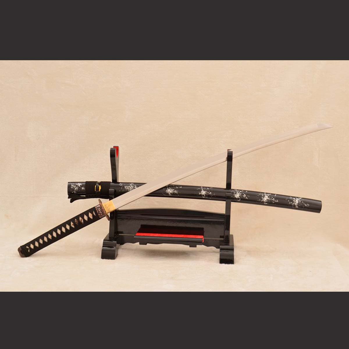 Notes on Purchasing Japanese Samurai Swords For Sale 1 absword abs550 013